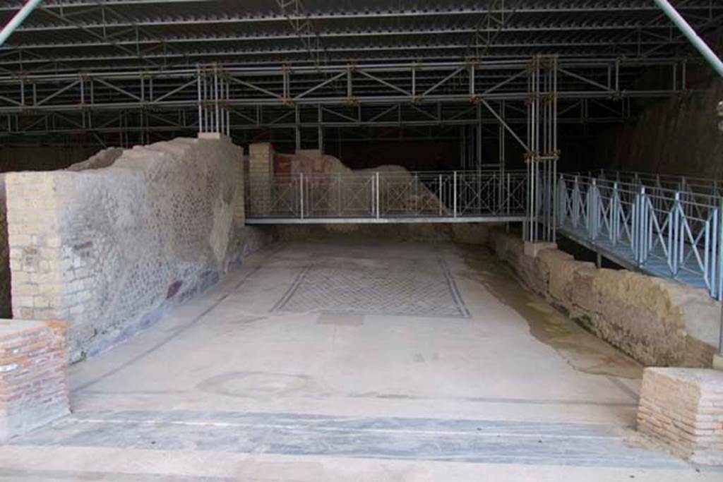 Villa dei Papiri, Herculaneum. July 2010.
Looking north across triclinium, room (i), with coloured mosaic. Photo courtesy of Michael Binns.